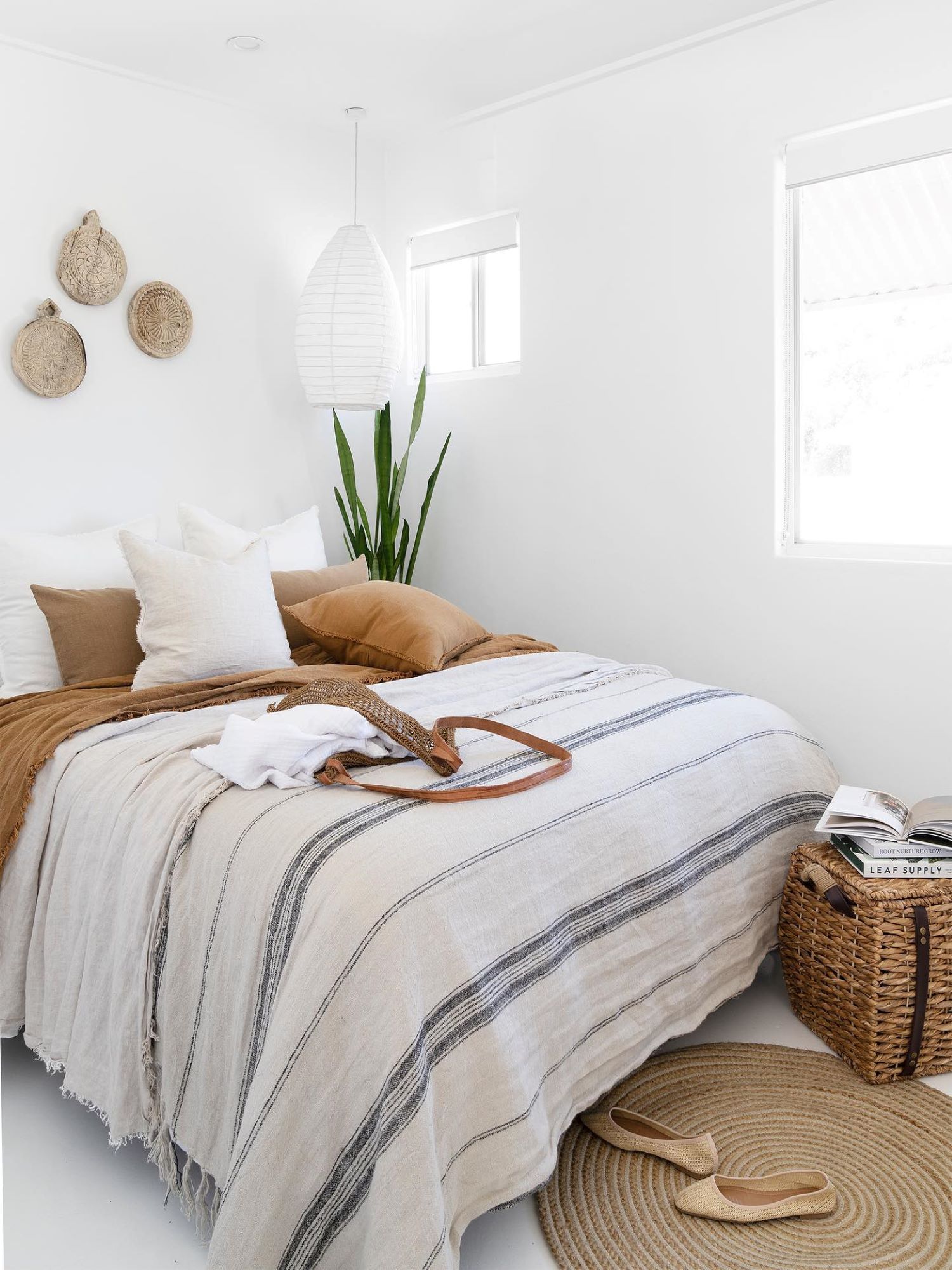 8 Essential Tips on How to Decorate a Small Bedroom Style Sourcebook